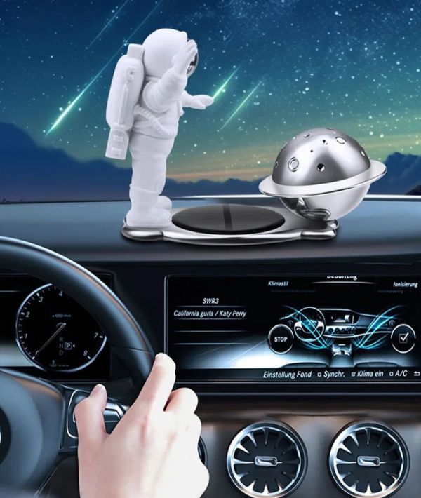 Astronaut Planet Design Solar